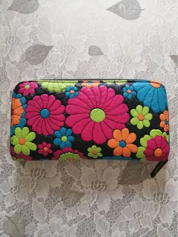 꽃무늬 엠보싱 가공 장지갑 돈피