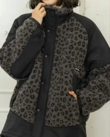 니코앤드 스포티 스탠드 자켓 아우터 레오파드 M 사이즈