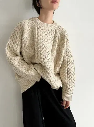 빈티지 스타일 케이블 니트 아이보리