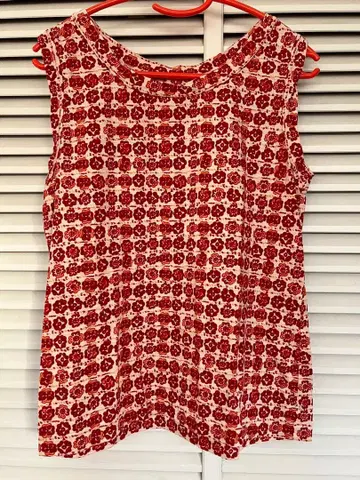 45rpm 미니 꽃무늬 슬리브리스 티셔츠 sizes