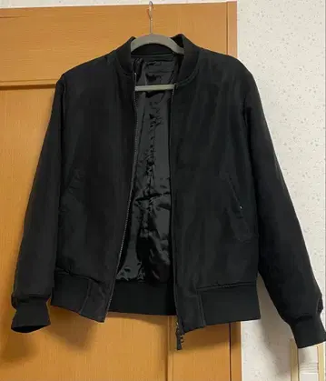 유니클로 스웨이드 블루종 S 사이즈 목요일까지 판매