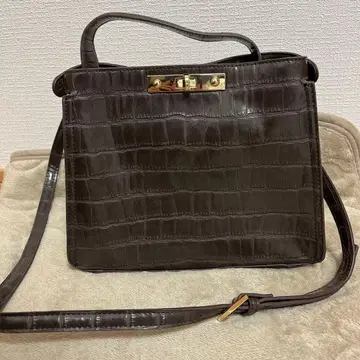 그린 레이블 릴랙싱 숄더백 브라운