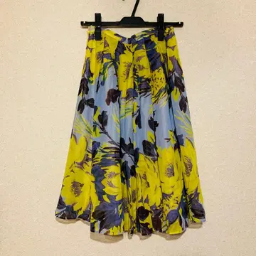 새상품급 그레이스 콘티넨탈 꽃무늬 플레어 스커트 무릎 기장 캐주얼