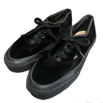 Vans 벨벳 블랙 스니커즈