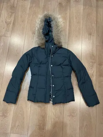 7 후드 부착 블랙 다운 자켓