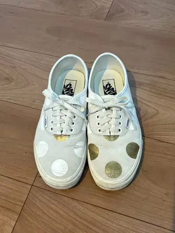 VANS 도트 무늬 스니커즈 화이트/골드