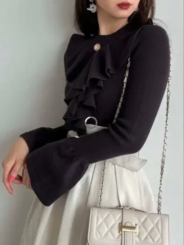 dazzlin 자보 플레어 슬리브 니트탑