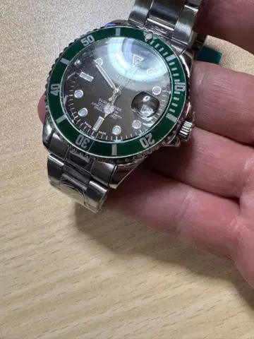 쿼츠 다이버 워치 그린 베젤