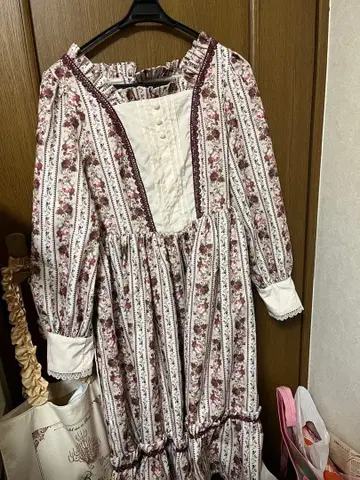 스트라이프 로즈 패턴 원피스 axes femme kawaii