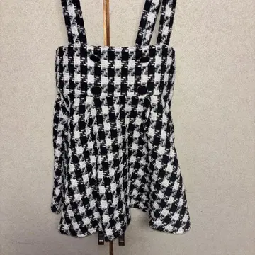 미사용품 플레어 스커트 화이트 블랙 체크 무늬 어깨 끈 포함