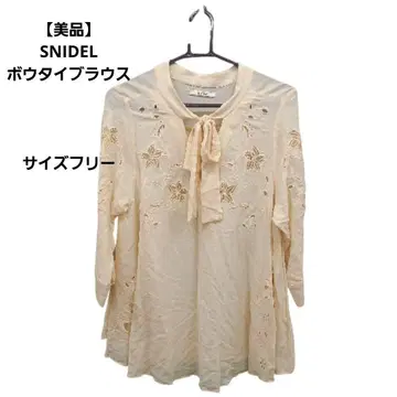[ 새상품급 ] SNIDEL 스나이델 자수 보타이 블라우스 프리 아이보리