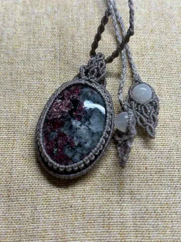 레어 유디알라이트 마크라메 목걸이