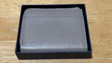 베이지 가죽 이단 접이식 지갑