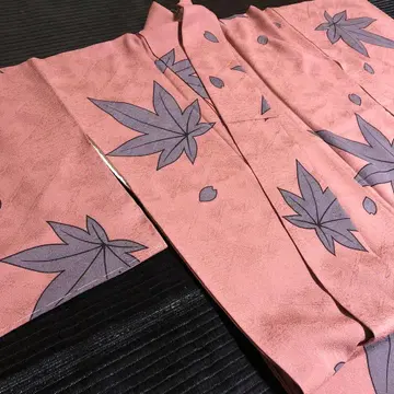 기모노 코몬 핑크 단풍 패턴