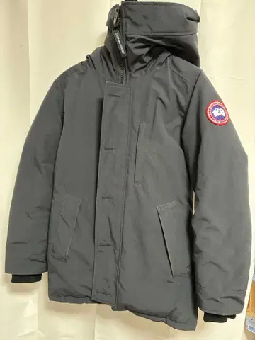 [ 기간 한정 할인 ] Canada Goose 다운 자켓 네이비