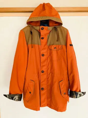 오렌지 후드 부착 마운틴 후드티