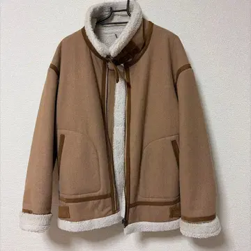 Lily Brown 베이지 무스탕 코트