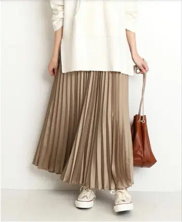 슬로브 이에나 롱 플리츠 스커트 베이지