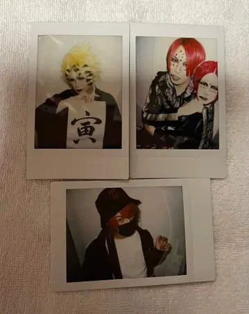 키류 사카이 미츠키 폴라로이드