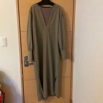 올리브 그린 V넥 롱 원피스