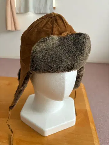 브라운 스웨이드 플라이트 캡