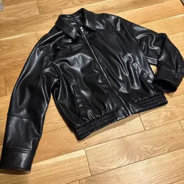 Zara 블랙 페이크 레더 자켓