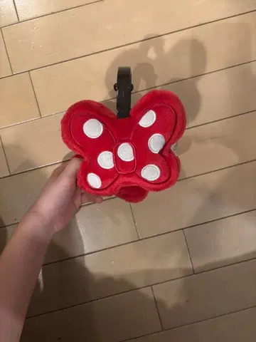 빨간 나비 귀도리 이어머프