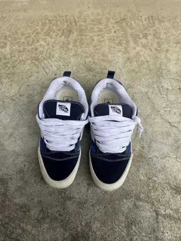 Vans 네이비 화이트 스니커즈