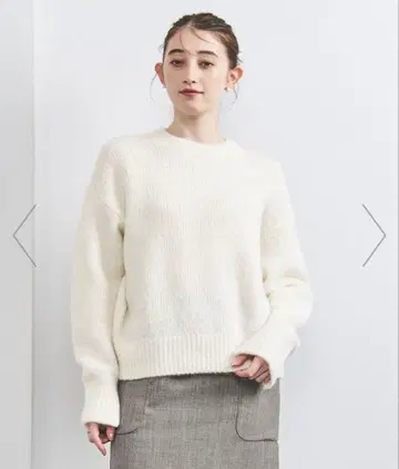 유나이티드 애로우즈 플러피 크루넥 니트