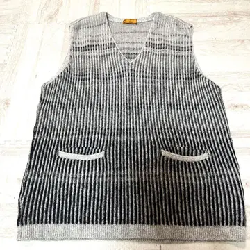 란셀 니트 실크 혼방 스트라이프 블랙 베스트