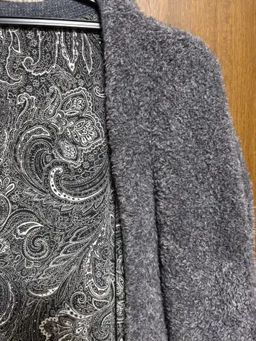 비어즐리 롱 가디건 페이즐리 무늬