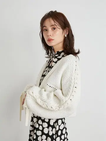 새상품급 SNIDEL 드로스트 케이블 가디건 WHT