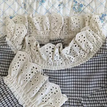 [ 새상품 ] *사만사 모스모스* 스캘럽 레이스 블라우스