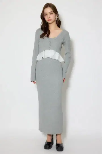 리엔다 그레이 니트 원피스 프릴 디자인