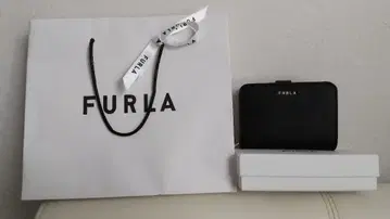 새상품 FURLA 블랙 접이식 지갑