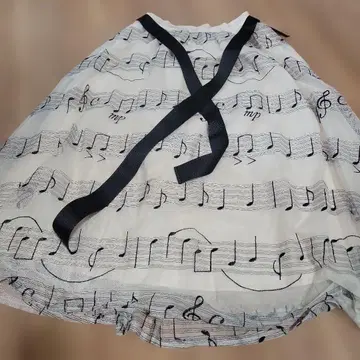 axes femme 멜로디 샤샤 스커트 아이보리