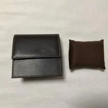 짙은 갈색 가죽 접이식 케이스 쿠션 포함