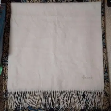 Harrods 화이트 프린지 스톨