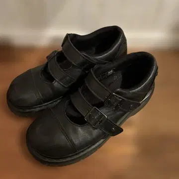 Dr.Martens 블랙 스트랩 포함 여성 신발 7 (UK)