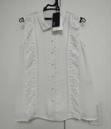 [컨디션 최상] Rene 르네 레이스 펄 슬리브리스 블라우스 화이트