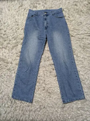 스트레이트 데님 라이트 블루 페이드 가공