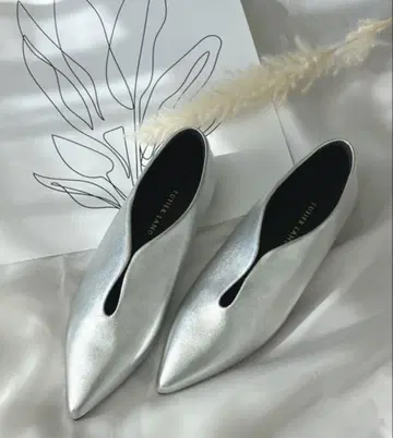 [ 미사용품 ] Futier Land 슈퍼 소프트 메탈릭 플랫 펌프스