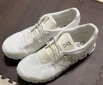 온 클라우드 5 화이트 스니커즈