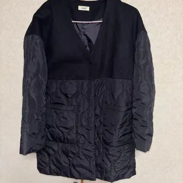 미사용품 블랙 퀼팅 자켓 가디건풍