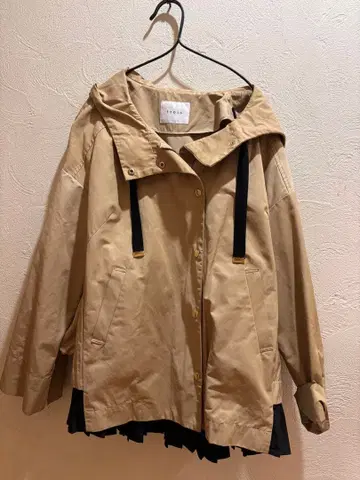 trois 베이지 후드 부착 캐주얼 자켓