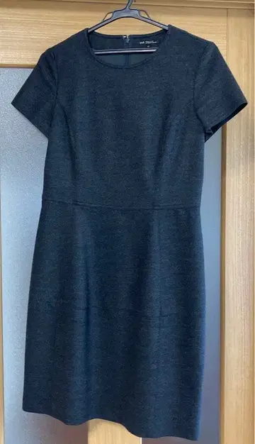 23구 울 다크 그레이 반팔 무릎 기장 원피스 M 사이즈