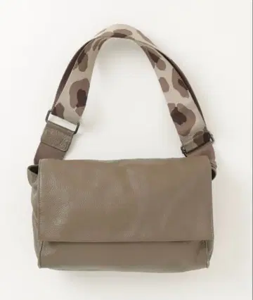 이어 파피요네 숄더 바디백 ear PAPILLONNER 소가죽