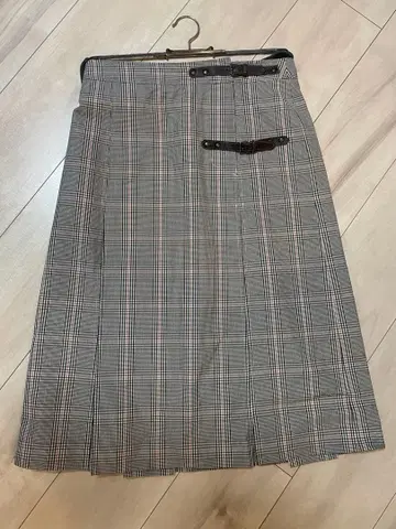 영국풍 체크 무늬 플리츠 스커트 DUE BILANCE IENA