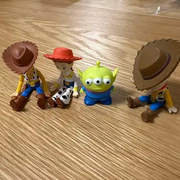 우디 제시 에이리언 기다림 숨바꼭질 토이스토리