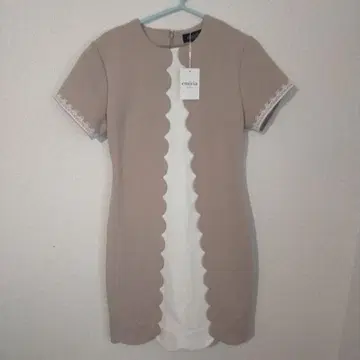 미사용 새상품 EmiriaWiz 스캘럽 스위칭 원피스